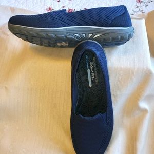 Sketchers Shoes